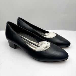 NEW Walking Cradles Sz 6W Women’s Ros Hommerson Heidi Leather Pump in Navy